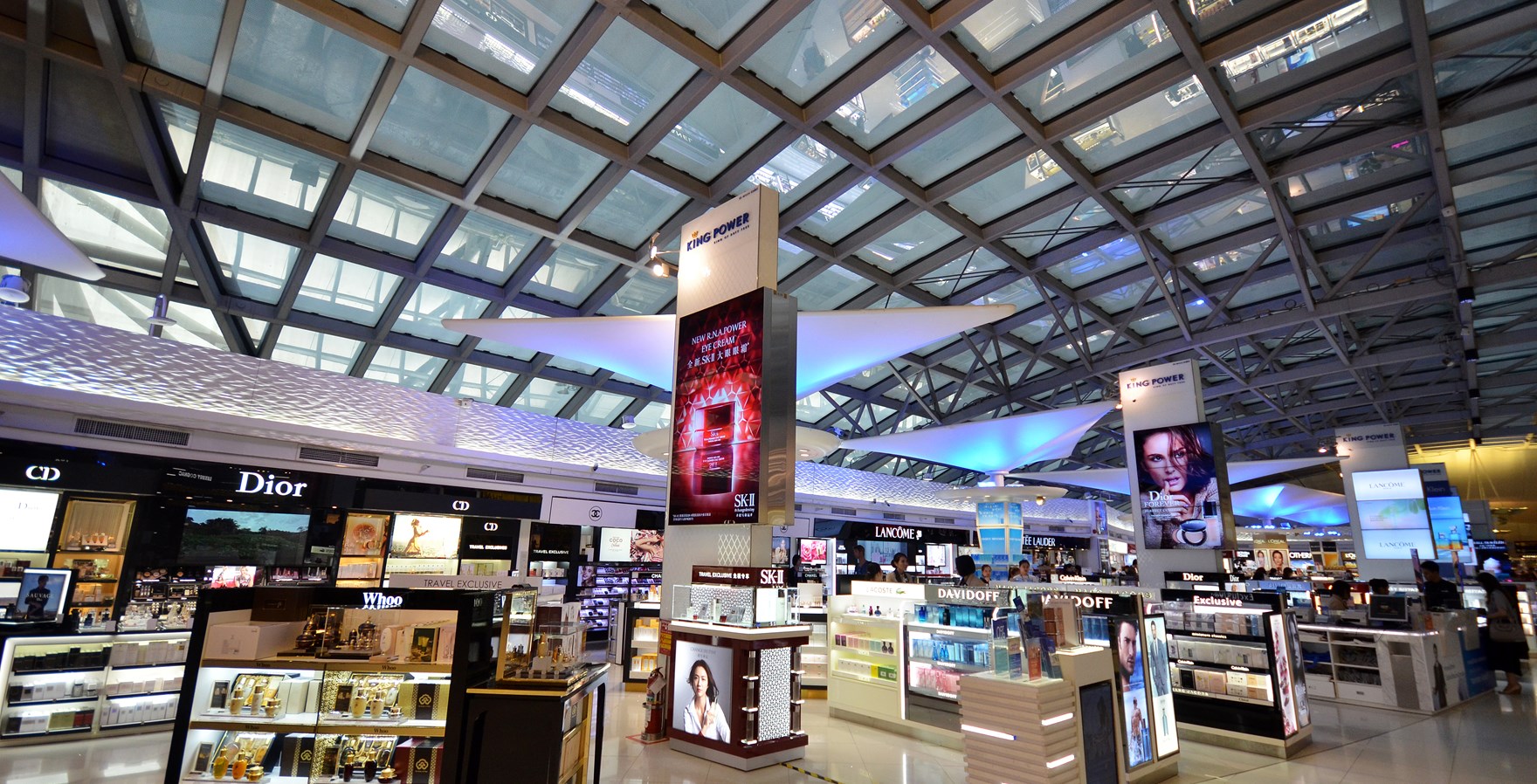 East Midlands Airport Lounges